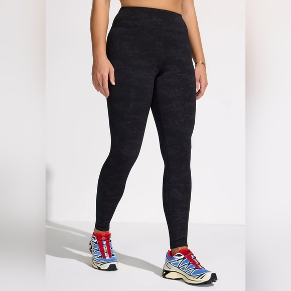 NWT Mondetta Fleece Lined Reflective Black Camo Leggings - Picture 1 of 9